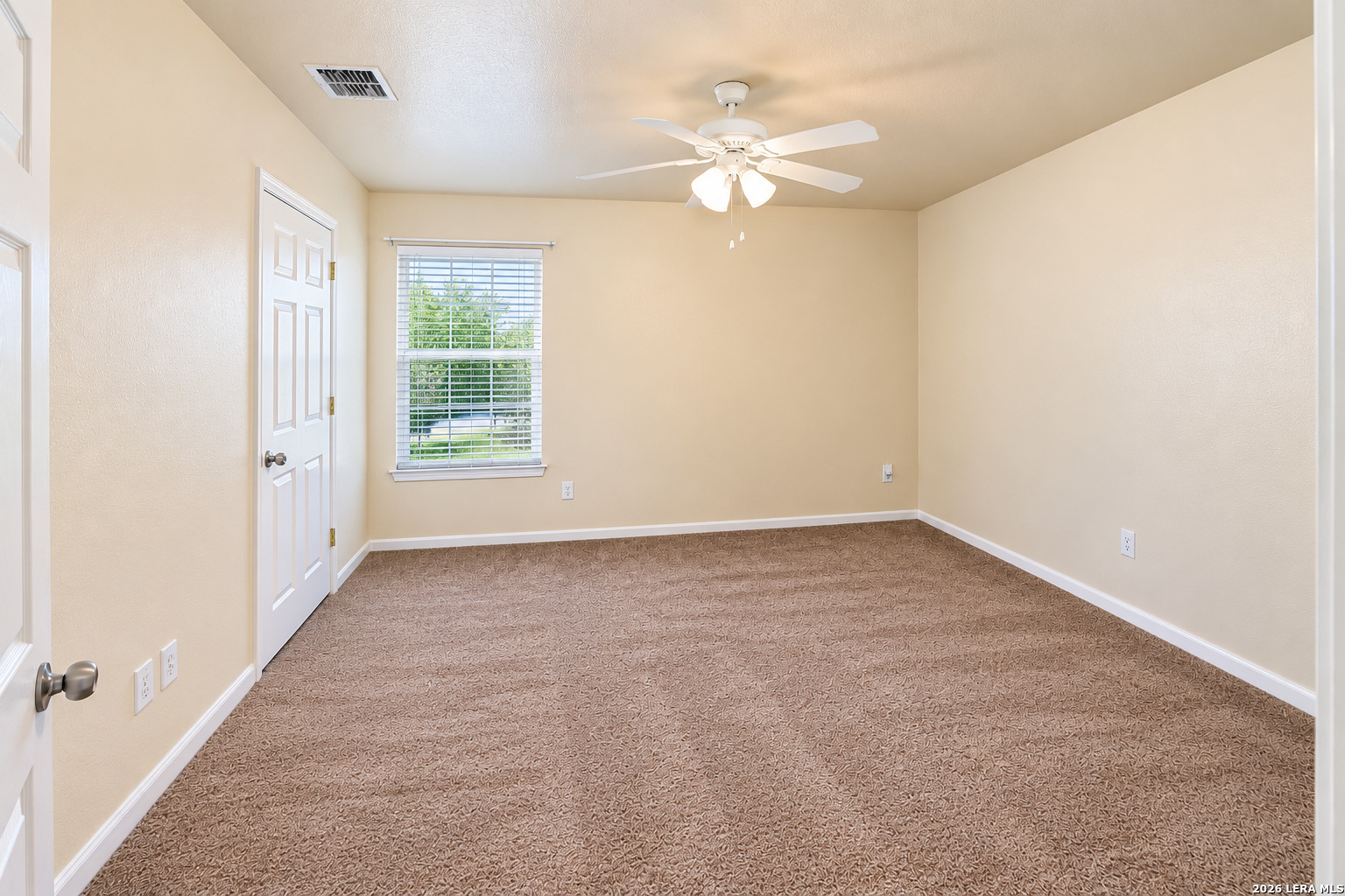 431 4TH ST, Floresville, TX 78114