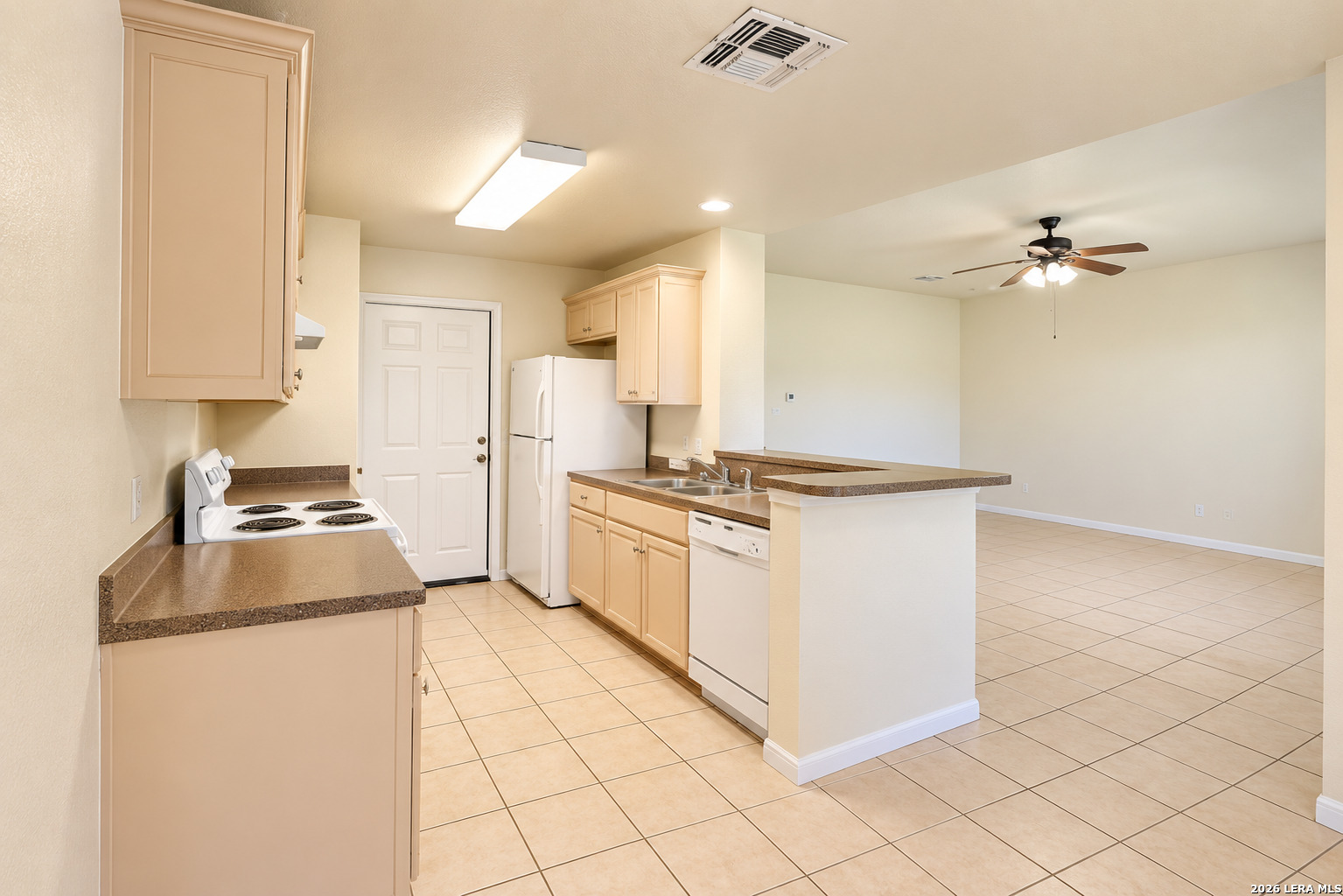 431 4TH ST, Floresville, TX 78114