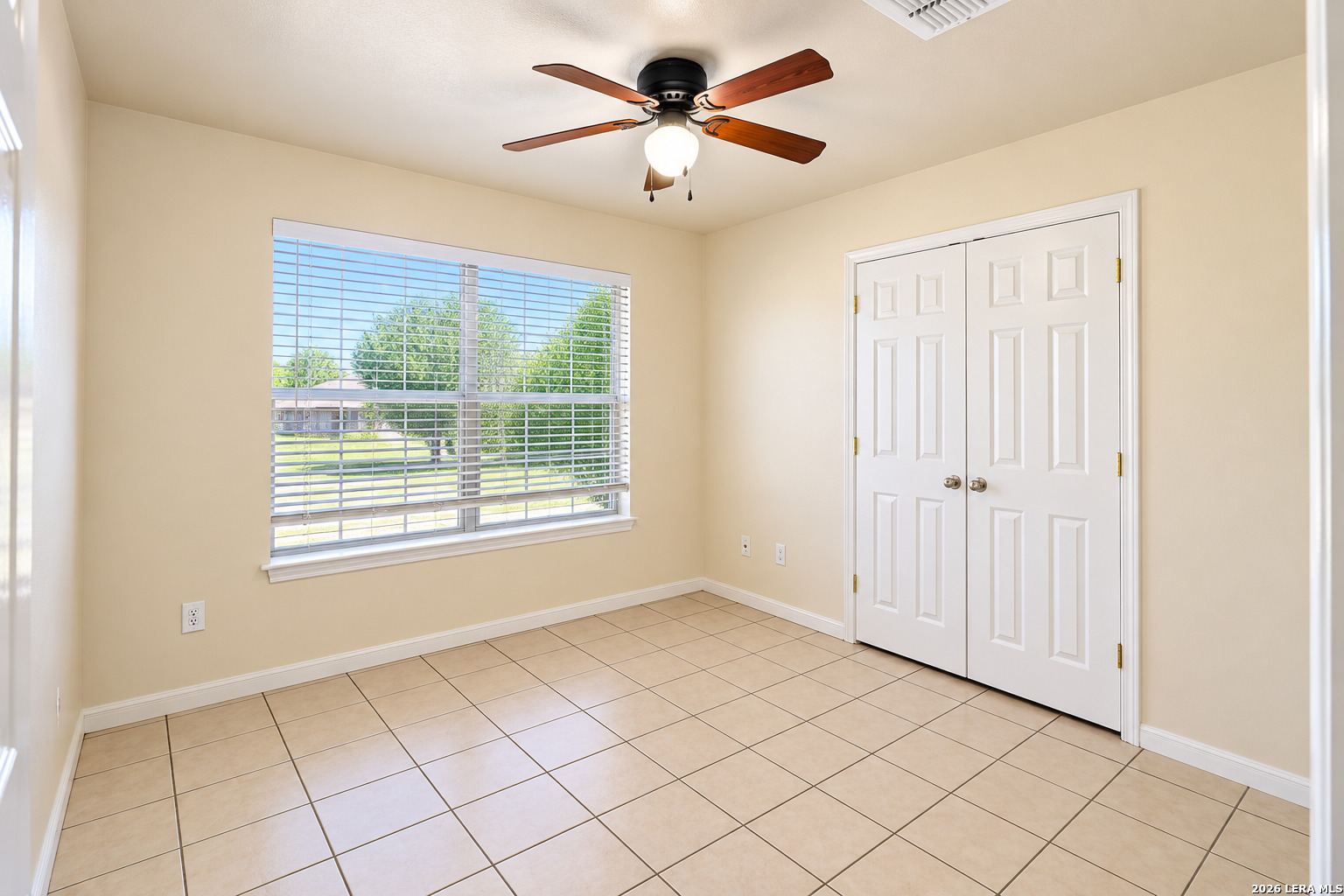 431 4TH ST, Floresville, TX 78114