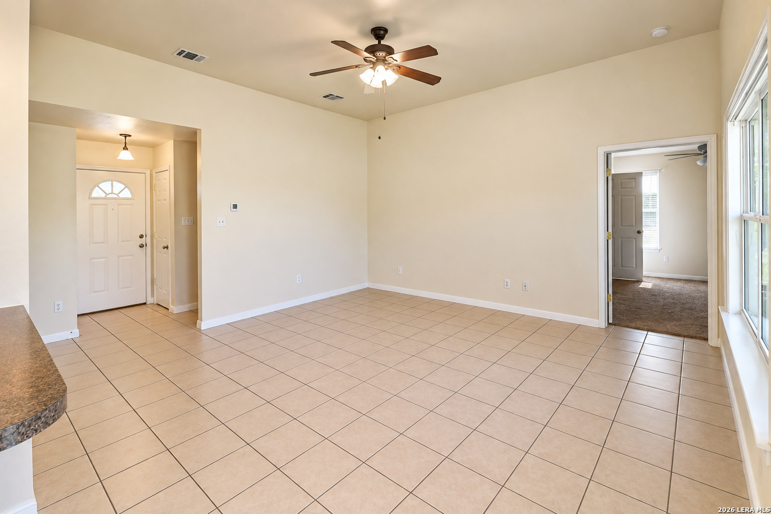 431 4TH ST, Floresville, TX 78114