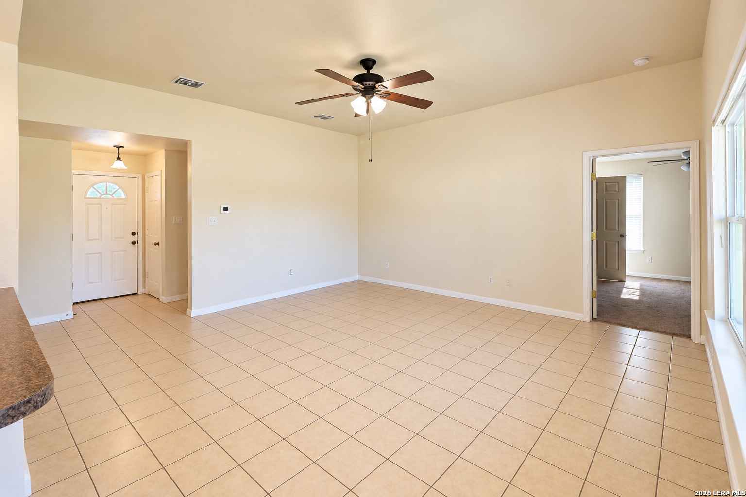 431 4TH ST, Floresville, TX 78114