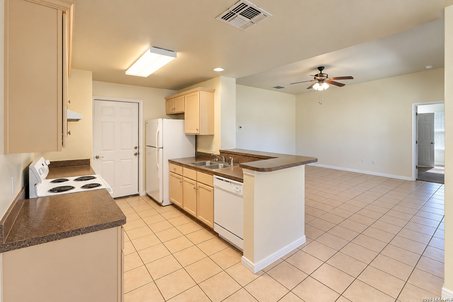 431 4TH ST, Floresville, TX 78114