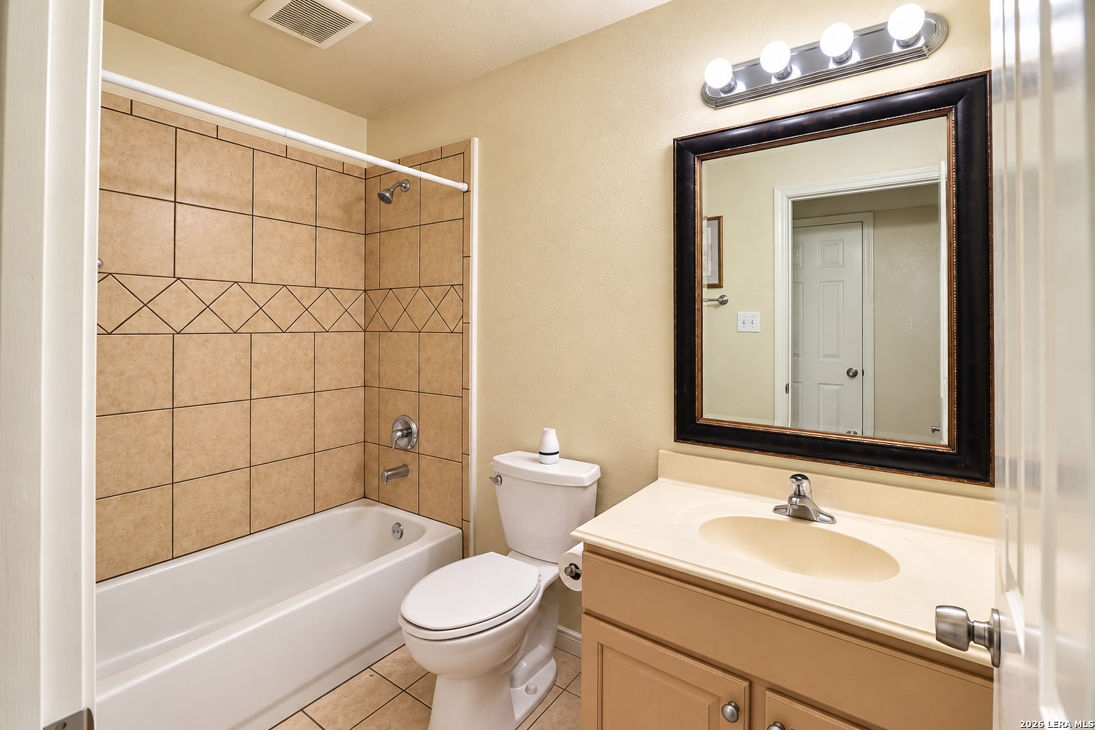 431 4TH ST, Floresville, TX 78114