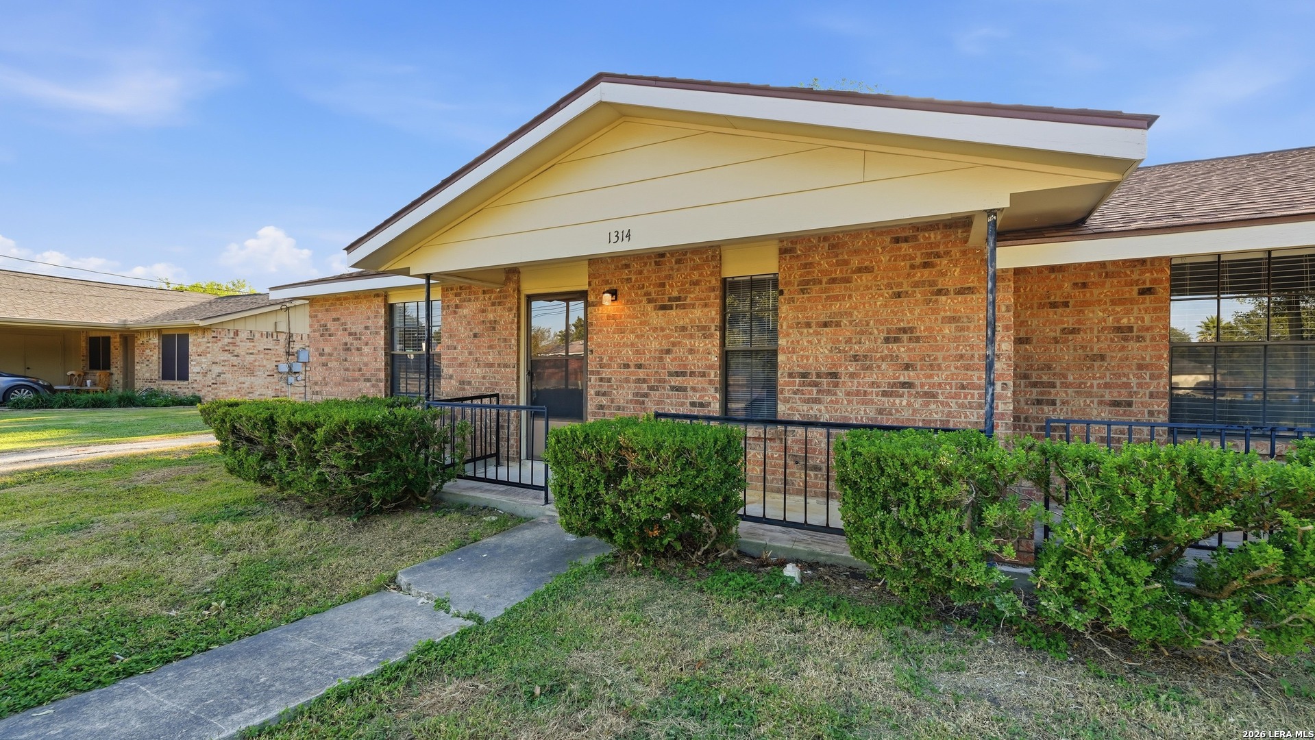 1314 S MESQUITE AVE, New Braunfels, TX 78130
