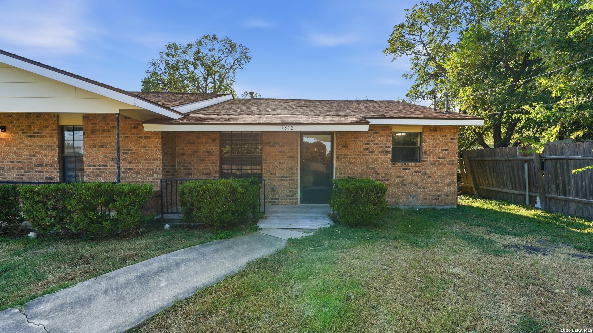 1314 S MESQUITE AVE, New Braunfels, TX 78130