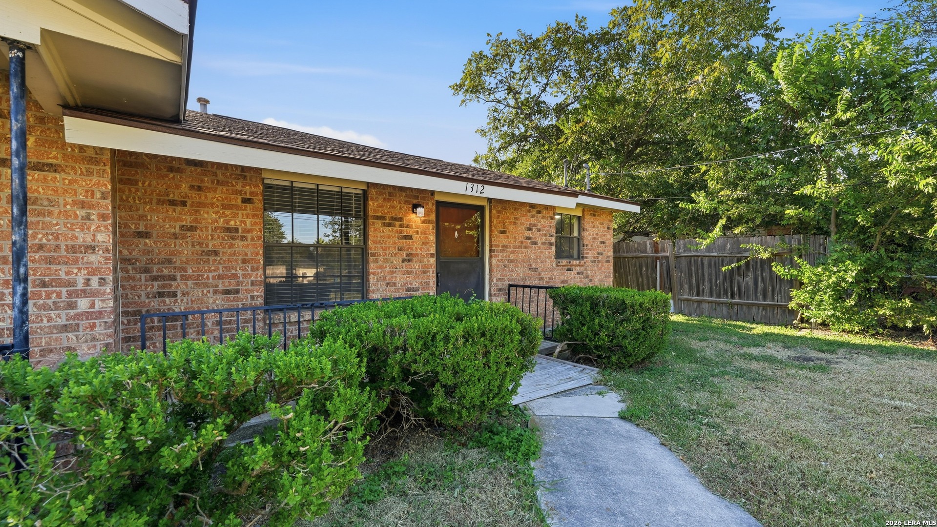 1314 S MESQUITE AVE, New Braunfels, TX 78130