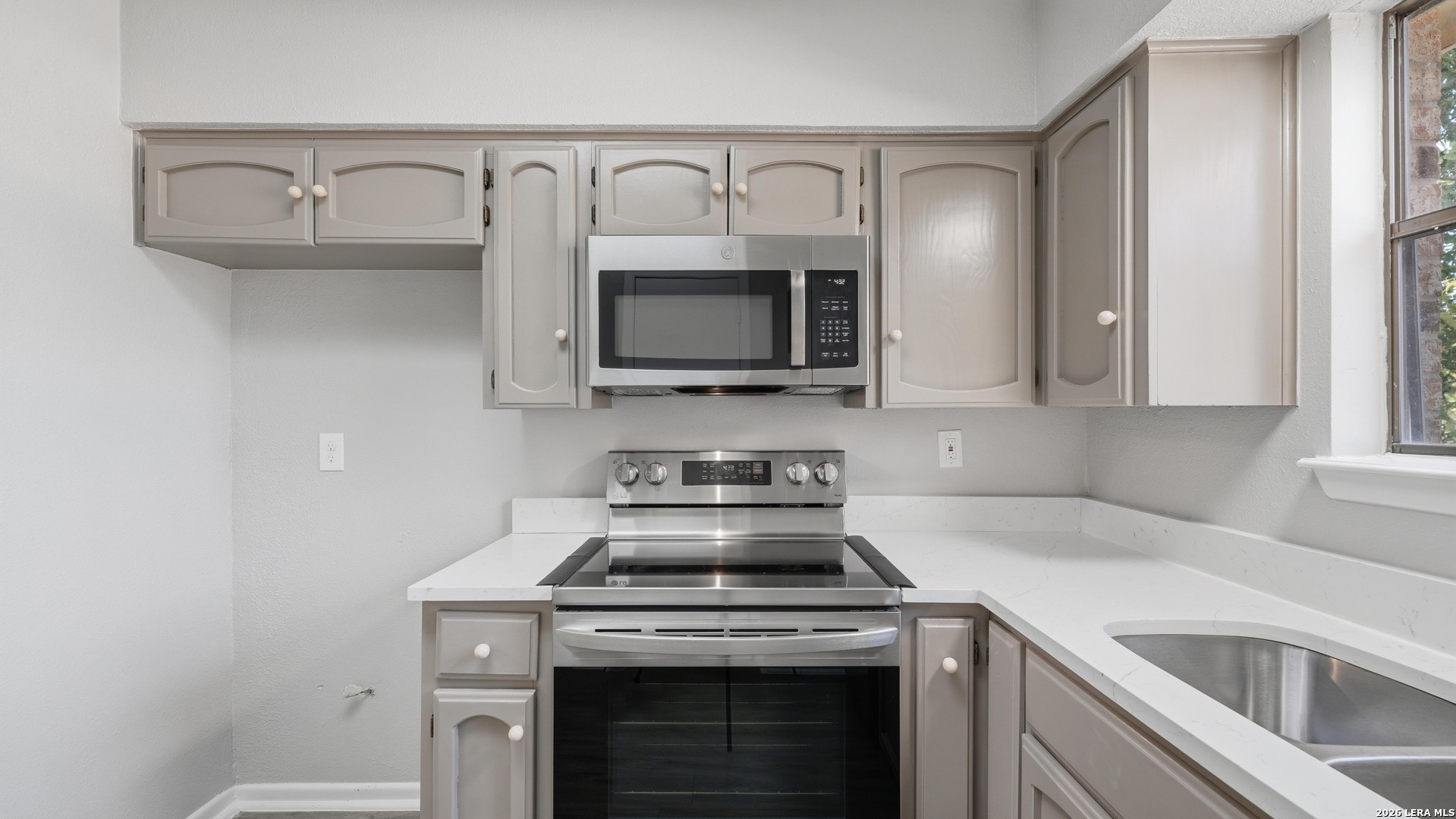 1314 S MESQUITE AVE, New Braunfels, TX 78130