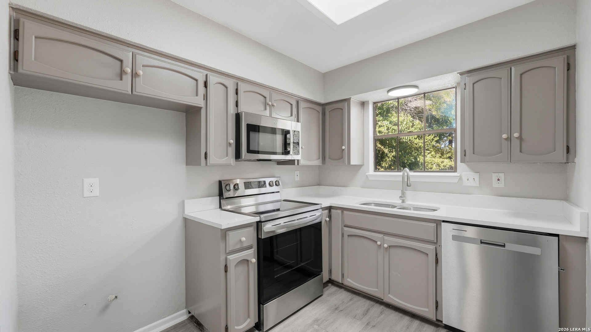 1314 S MESQUITE AVE, New Braunfels, TX 78130