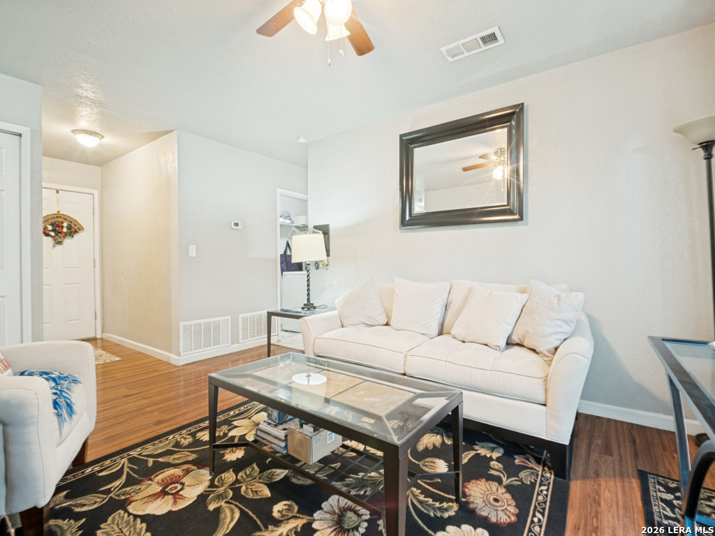7111 Glen Grv, San Antonio, TX 78239