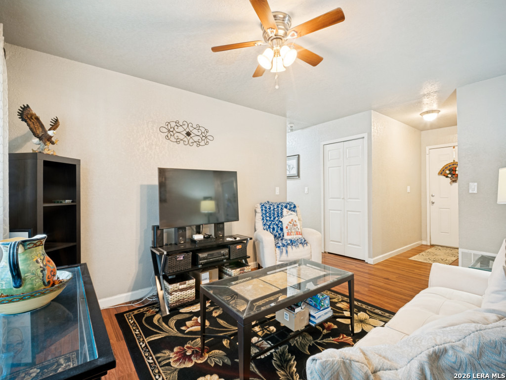 7111 Glen Grv, San Antonio, TX 78239
