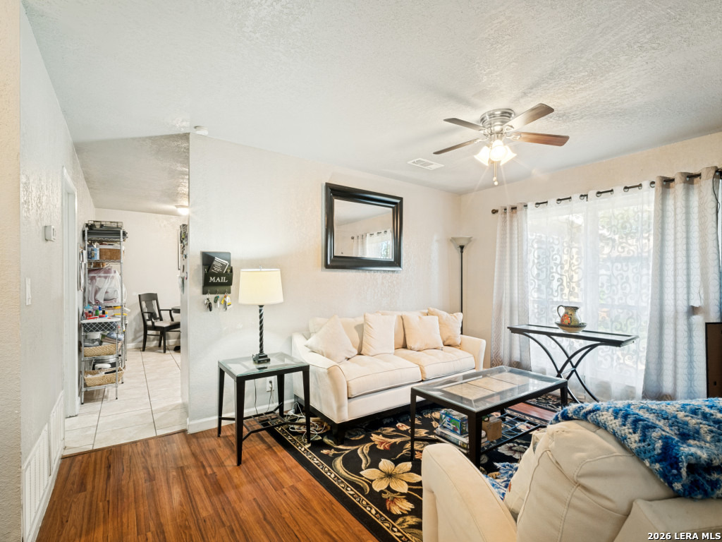 7111 Glen Grv, San Antonio, TX 78239