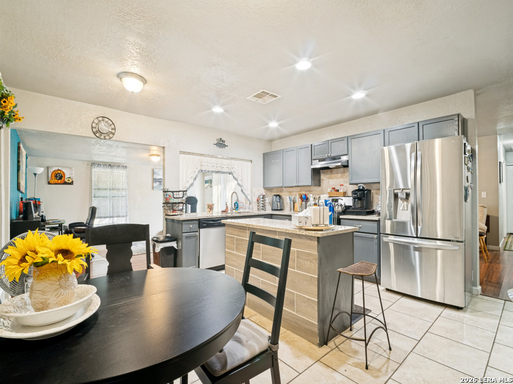 7111 Glen Grv, San Antonio, TX 78239