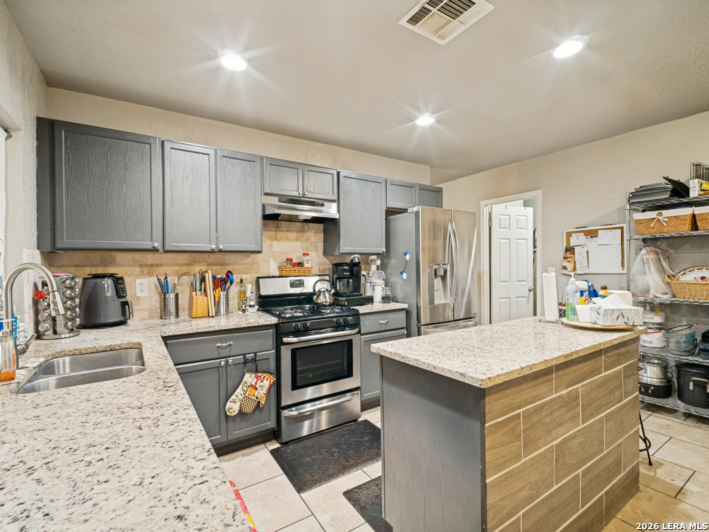 7111 Glen Grv, San Antonio, TX 78239