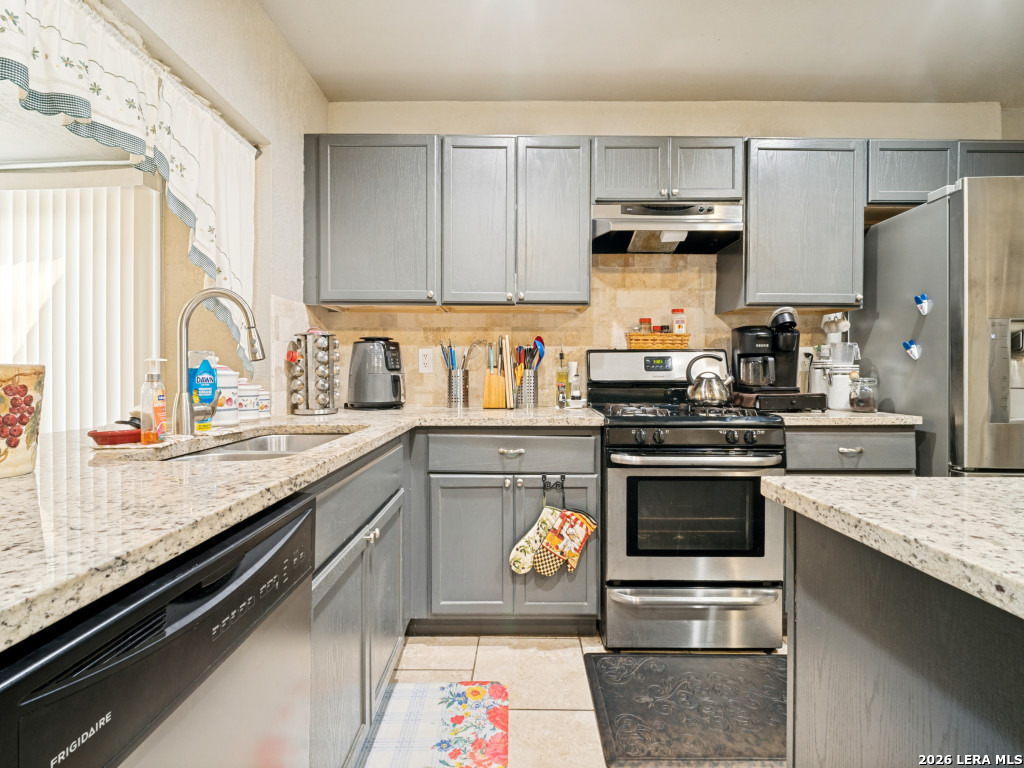 7111 Glen Grv, San Antonio, TX 78239