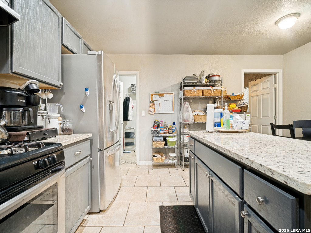 7111 Glen Grv, San Antonio, TX 78239