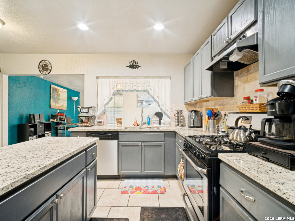 7111 Glen Grv, San Antonio, TX 78239