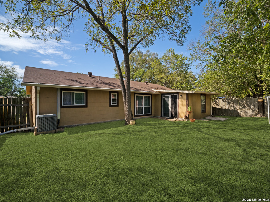 7111 Glen Grv, San Antonio, TX 78239
