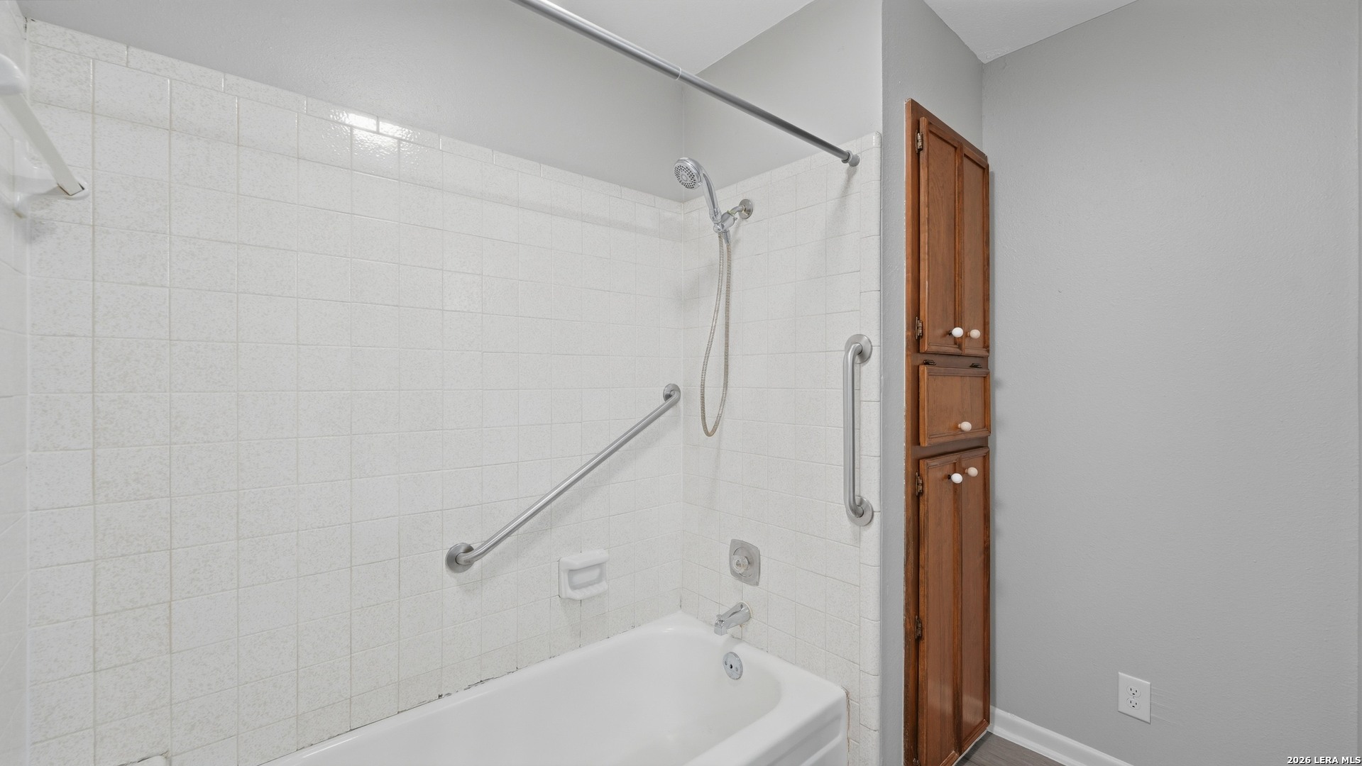 1314 S MESQUITE AVE, New Braunfels, TX 78130