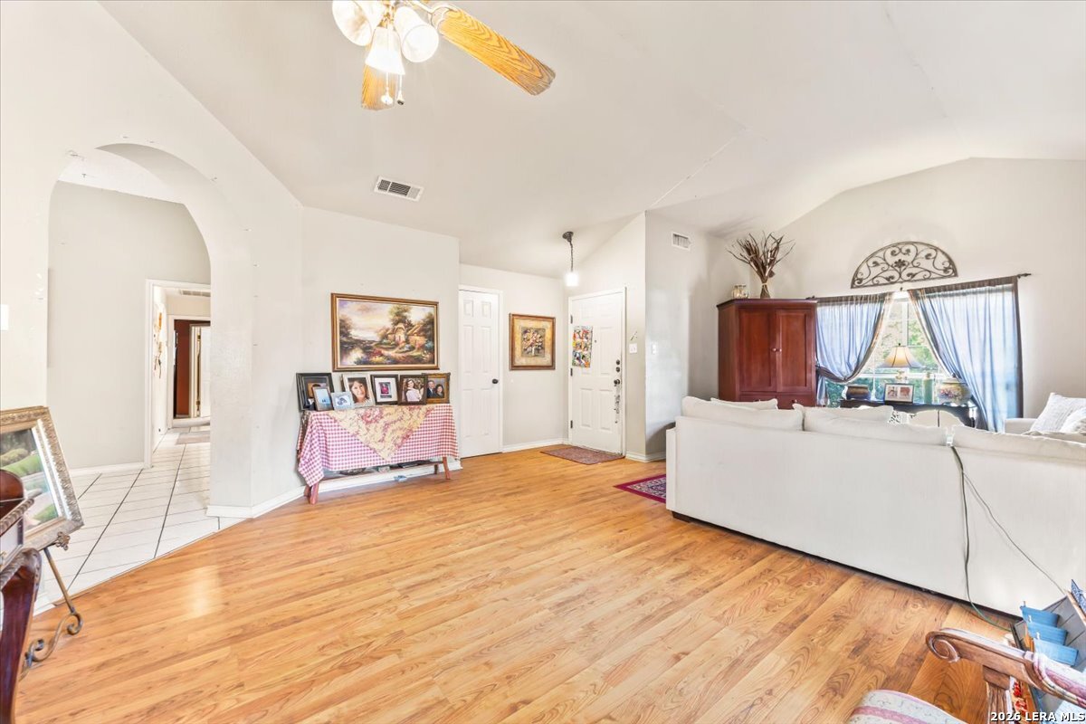 104 RIVER MDW, Castroville, TX 78009