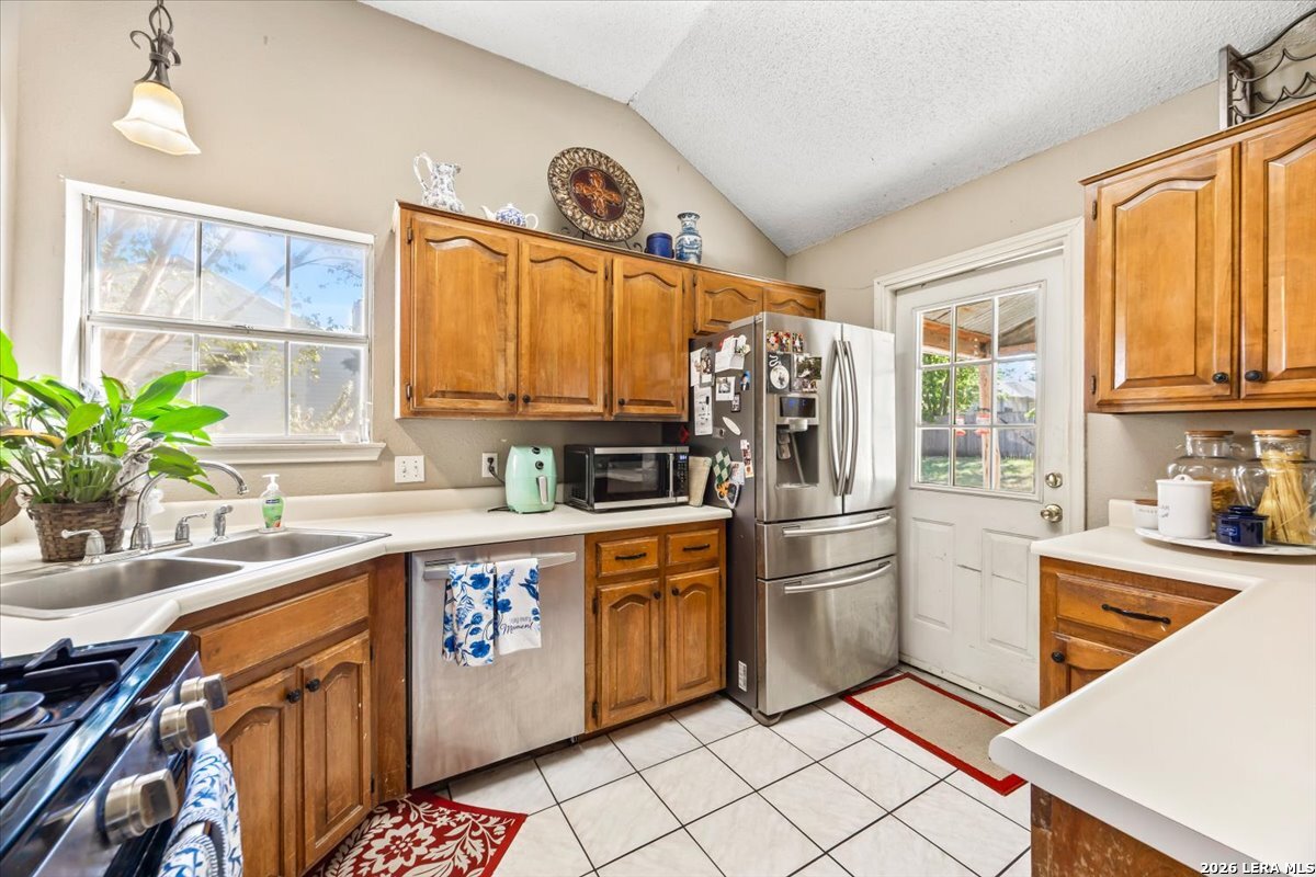 104 RIVER MDW, Castroville, TX 78009
