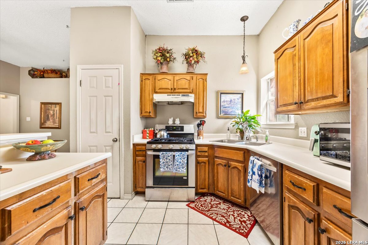 104 RIVER MDW, Castroville, TX 78009