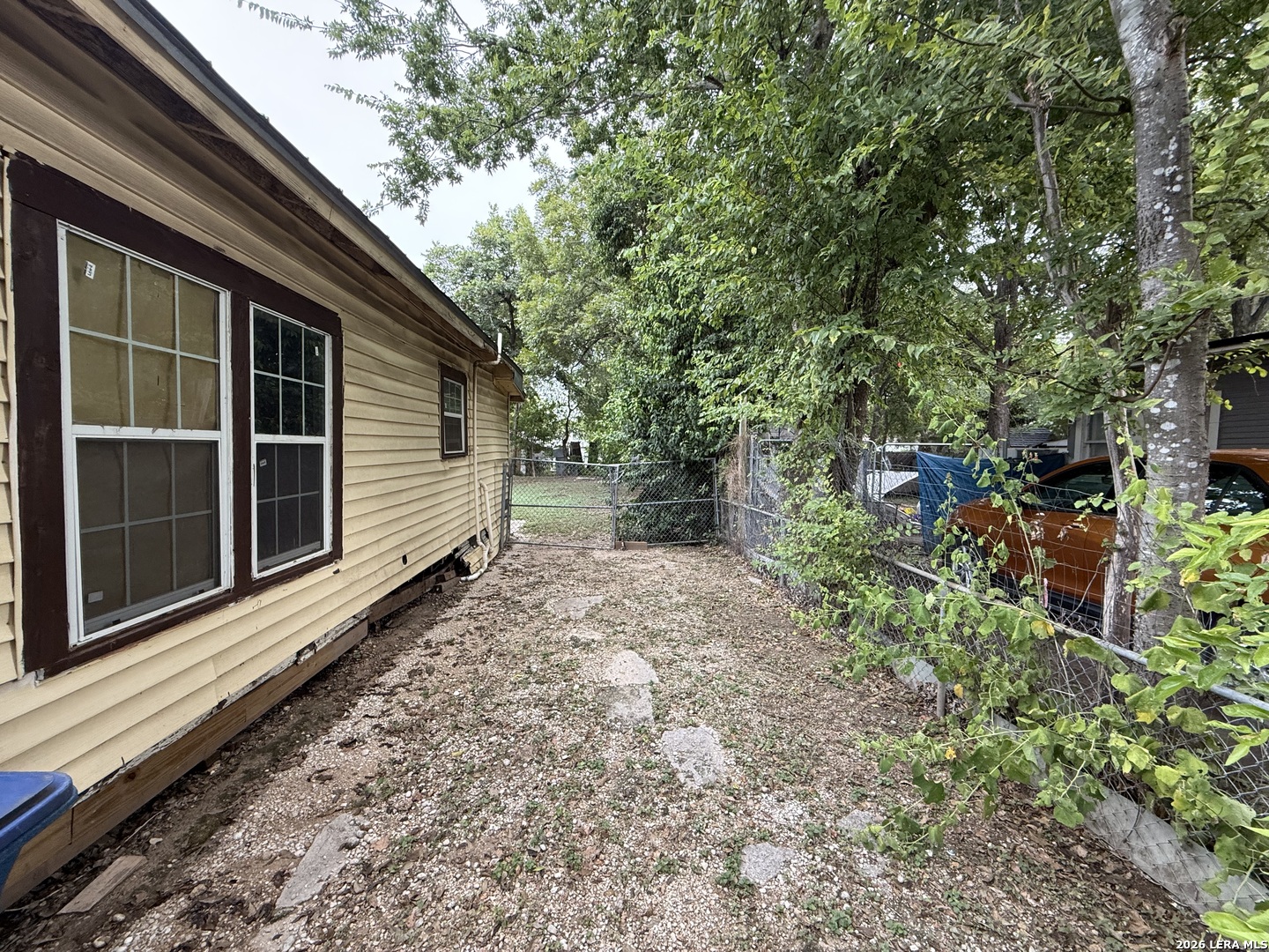 458 E Young, San Antonio, TX 78214