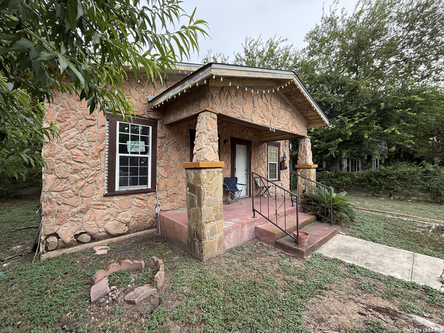 458 E Young, San Antonio, TX 78214