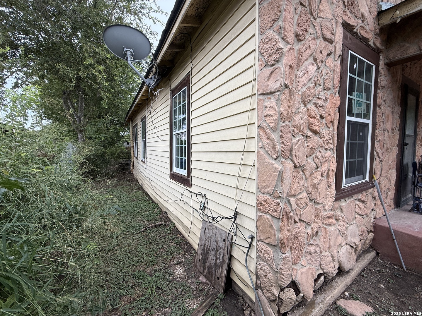 458 E Young, San Antonio, TX 78214