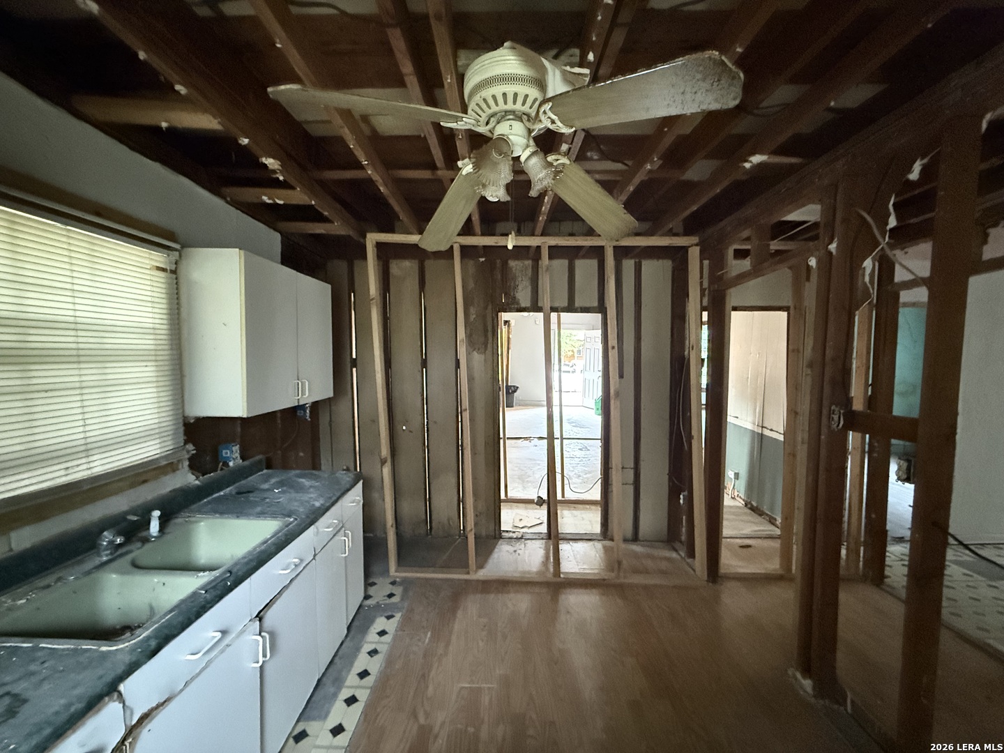 458 E Young, San Antonio, TX 78214