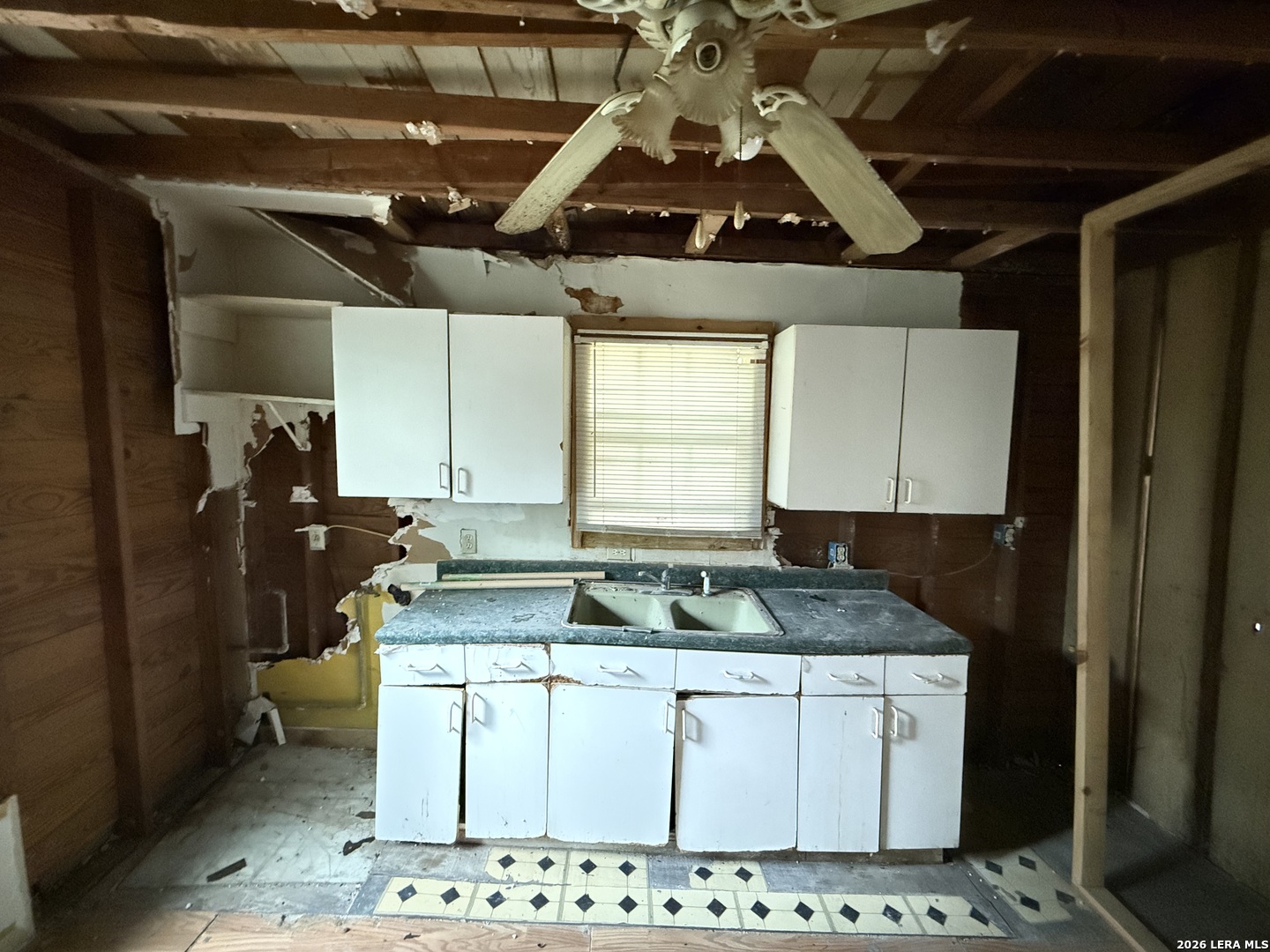458 E Young, San Antonio, TX 78214