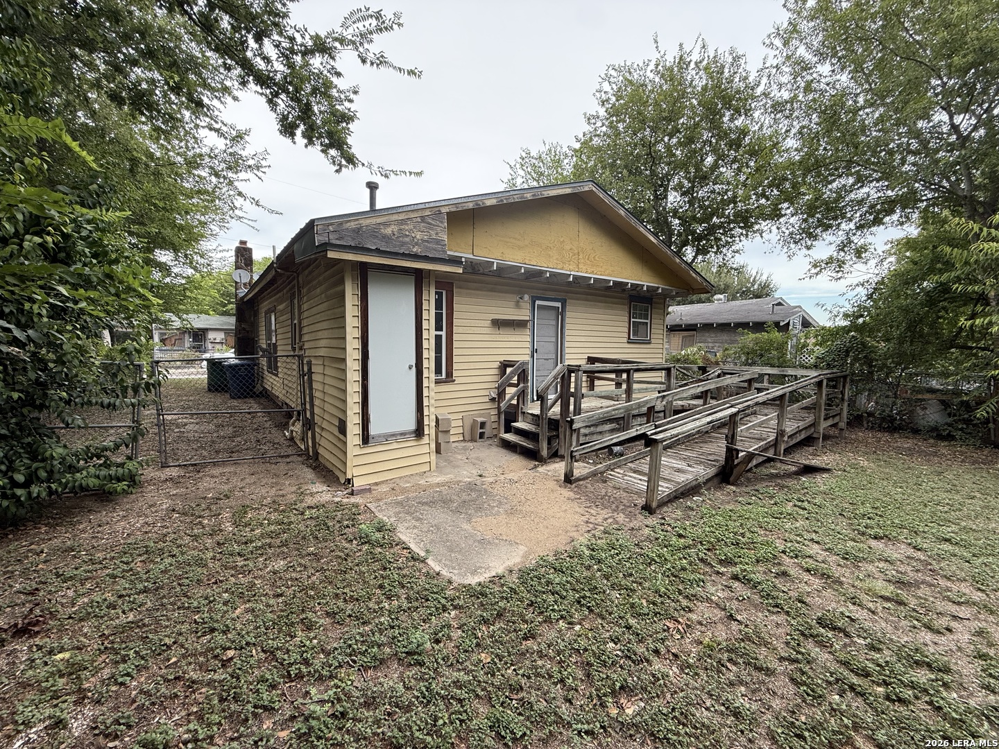 458 E Young, San Antonio, TX 78214