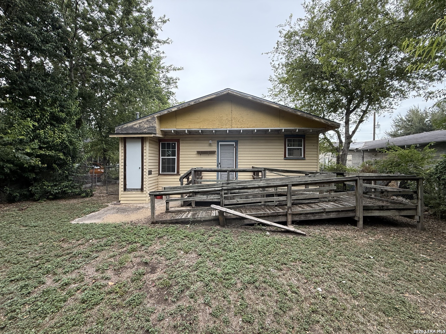 458 E Young, San Antonio, TX 78214