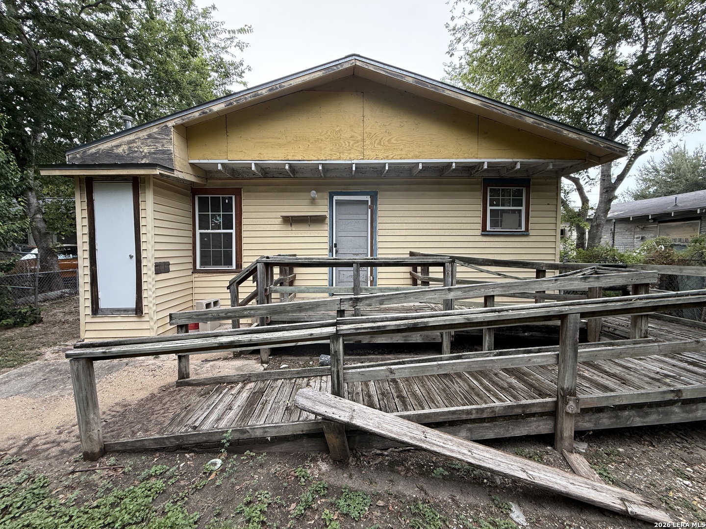 458 E Young, San Antonio, TX 78214
