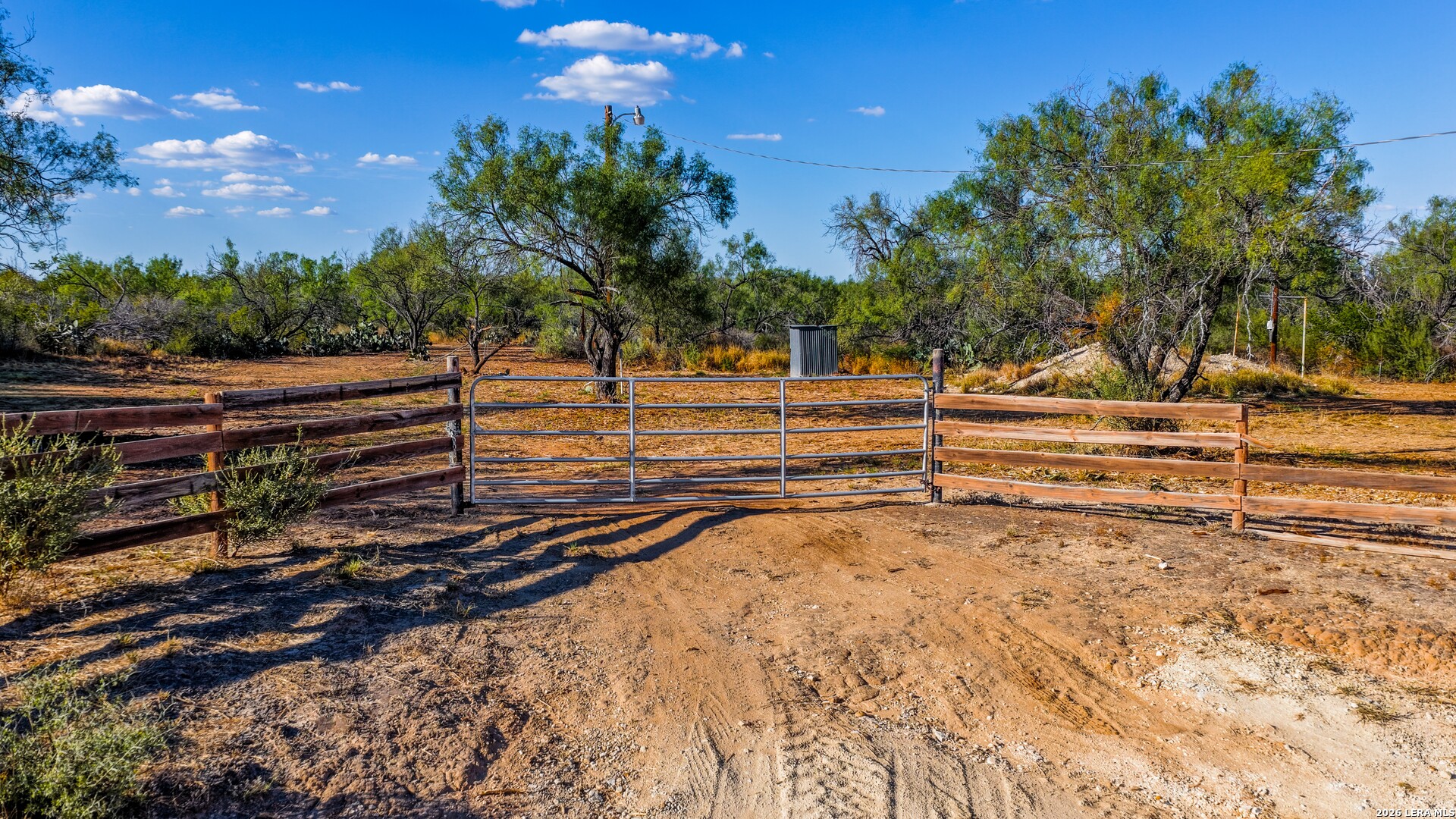456 ESCONDIDO RD, Carrizo Springs, TX 78834