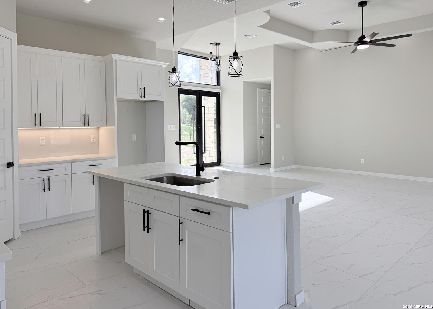 205 County Road 6812, Natalia, TX 78059