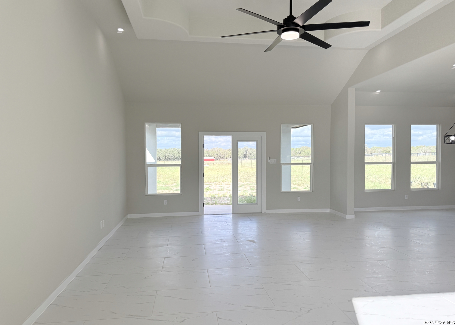 205 County Road 6812, Natalia, TX 78059