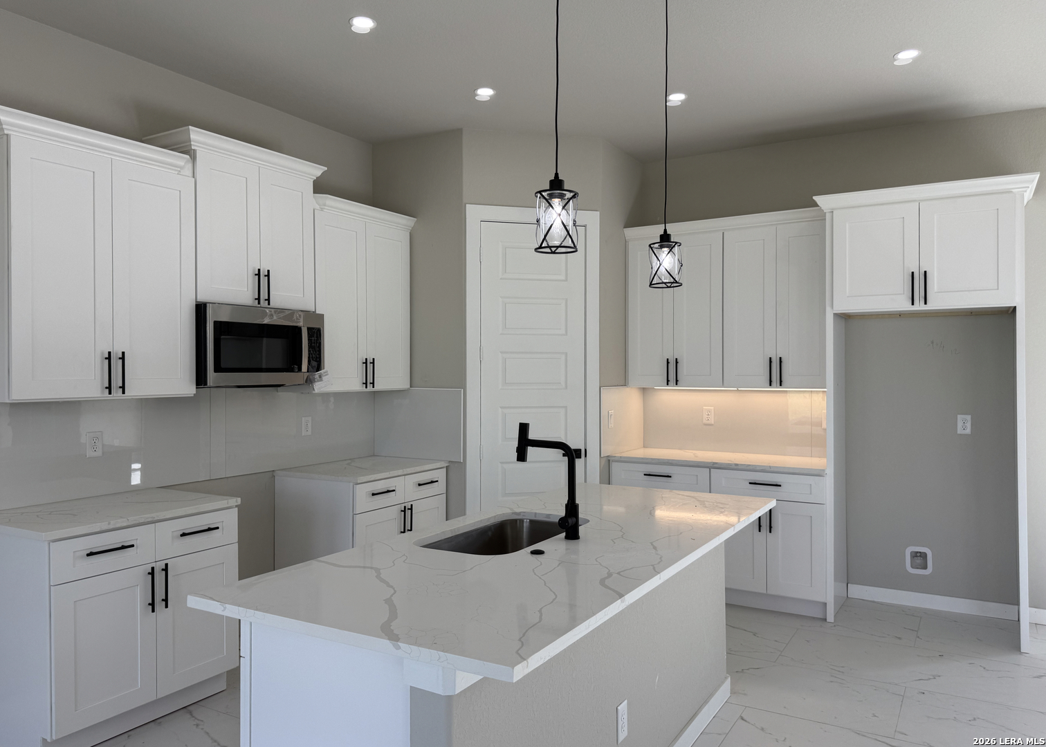 205 County Road 6812, Natalia, TX 78059