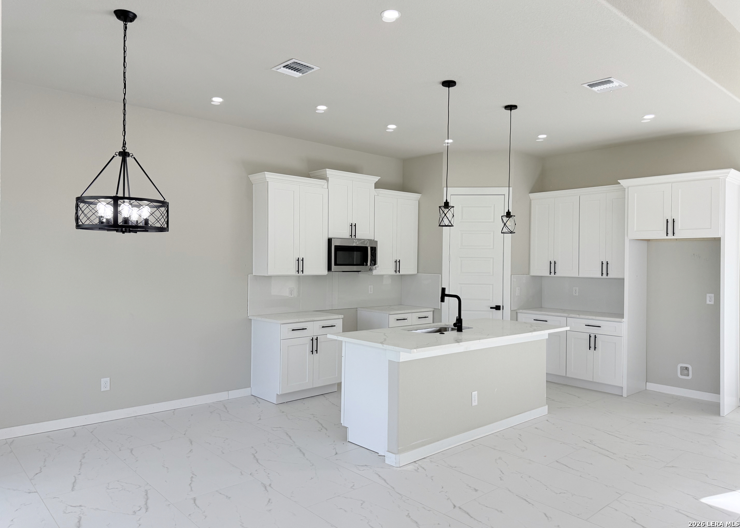 205 County Road 6812, Natalia, TX 78059
