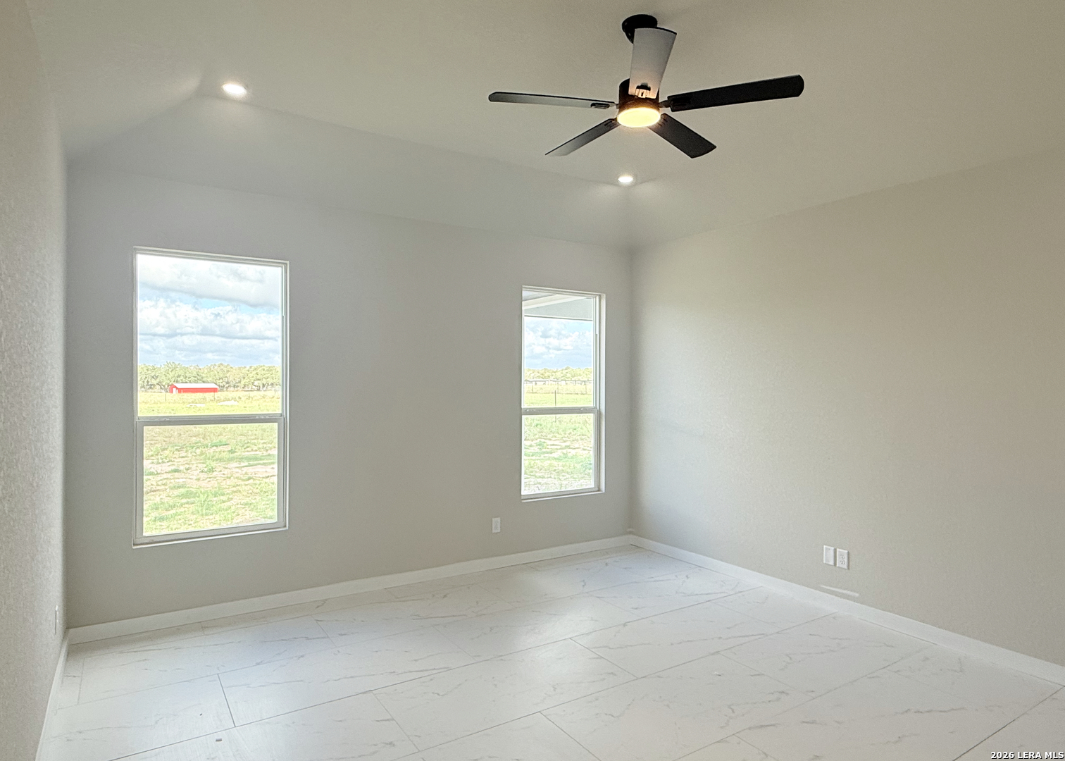 205 County Road 6812, Natalia, TX 78059