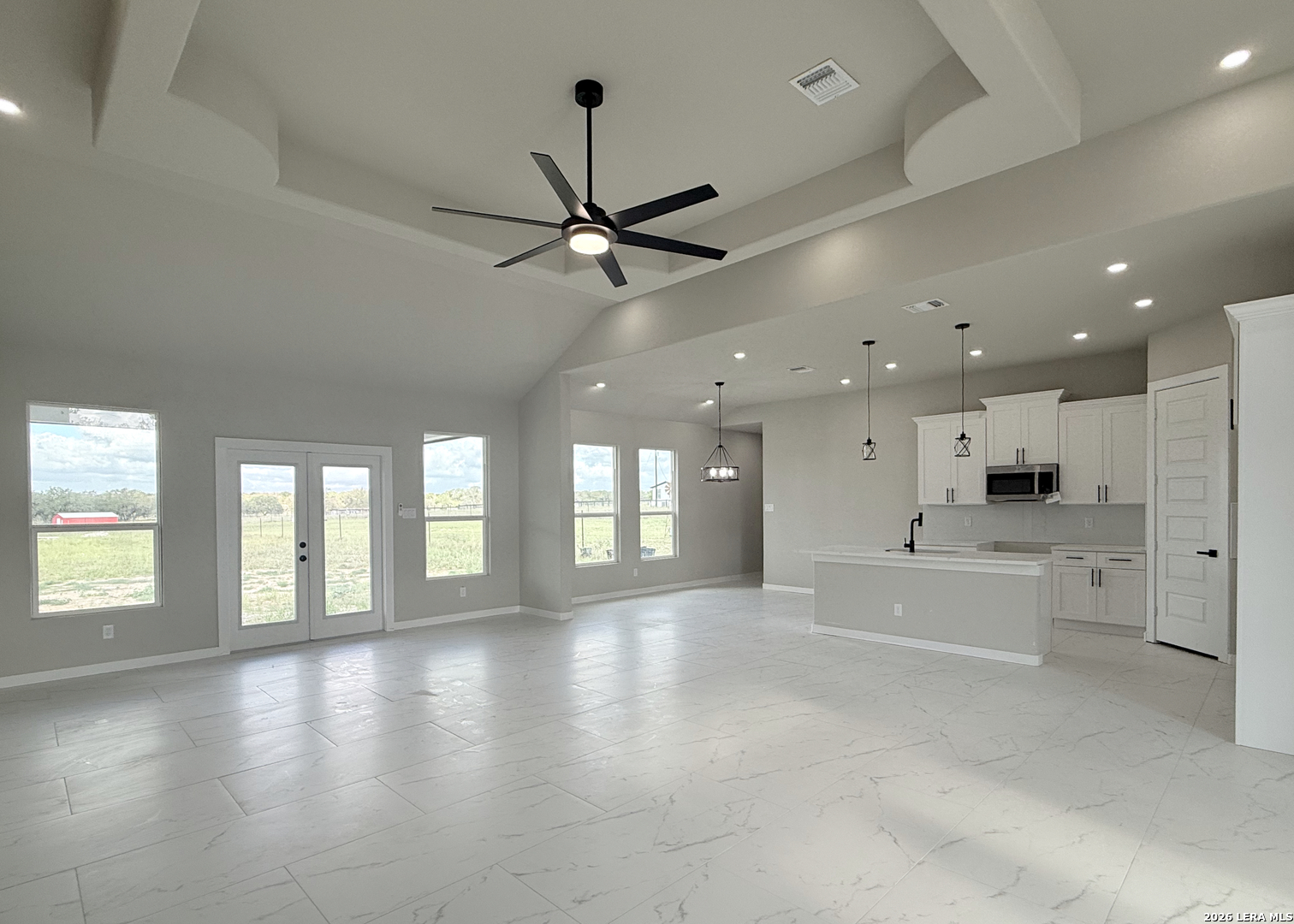 205 County Road 6812, Natalia, TX 78059