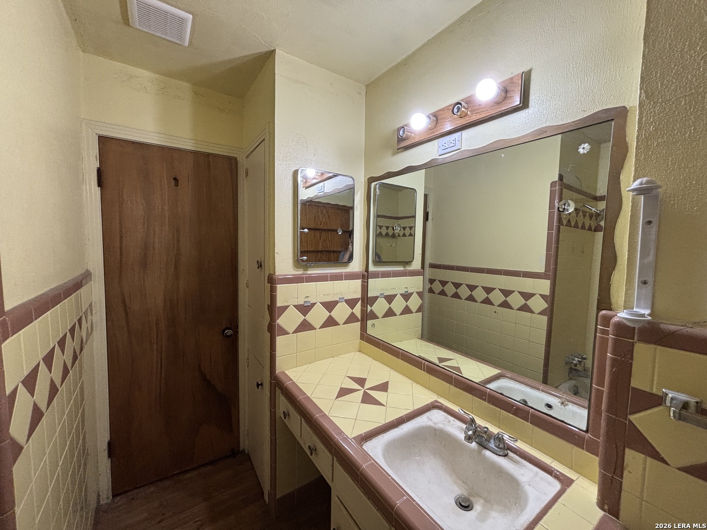 798 W MERRIWEATHER ST, New Braunfels, TX 78130