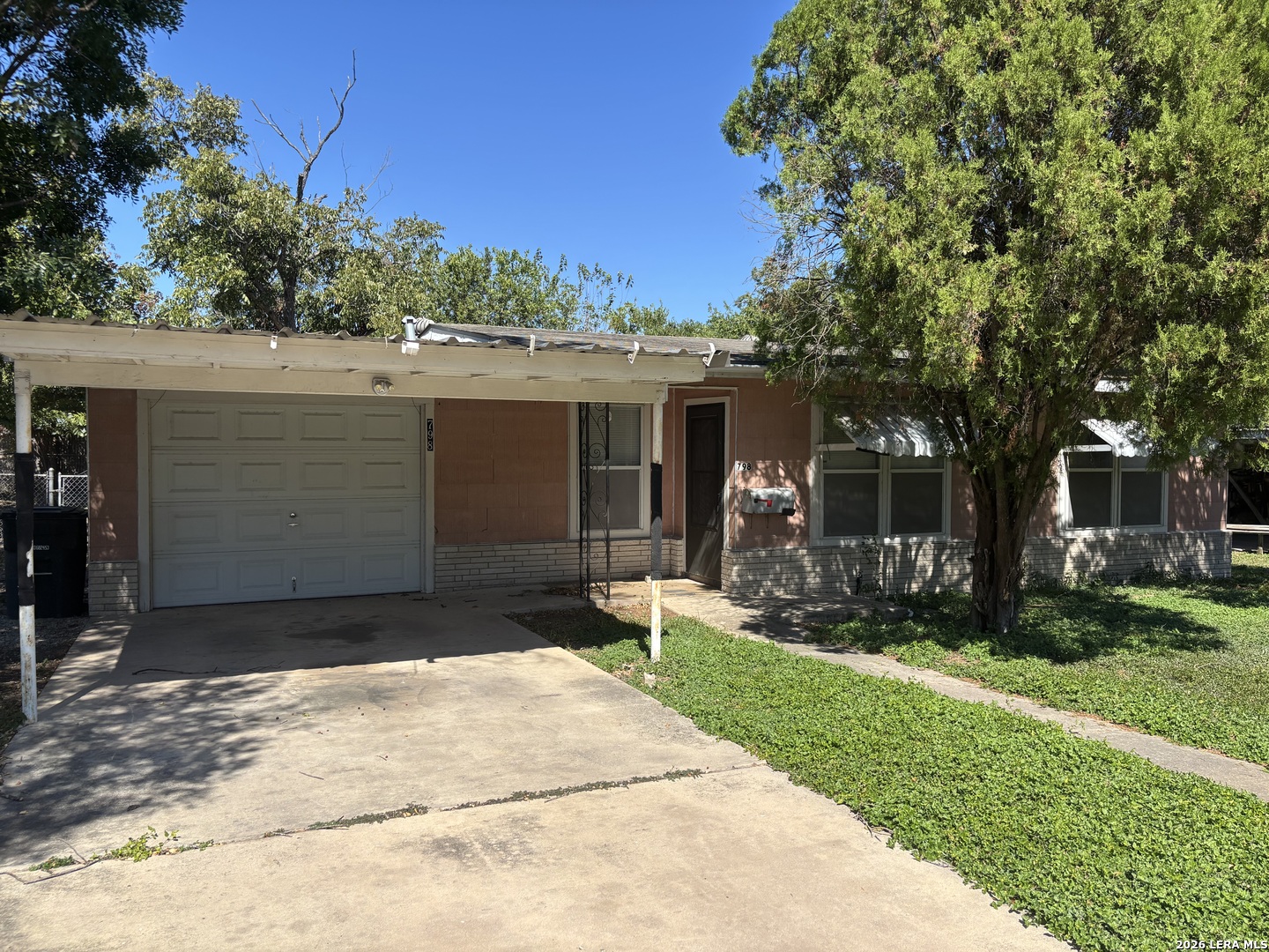 Property photo for 798 W MERRIWEATHER ST, New Braunfels, TX