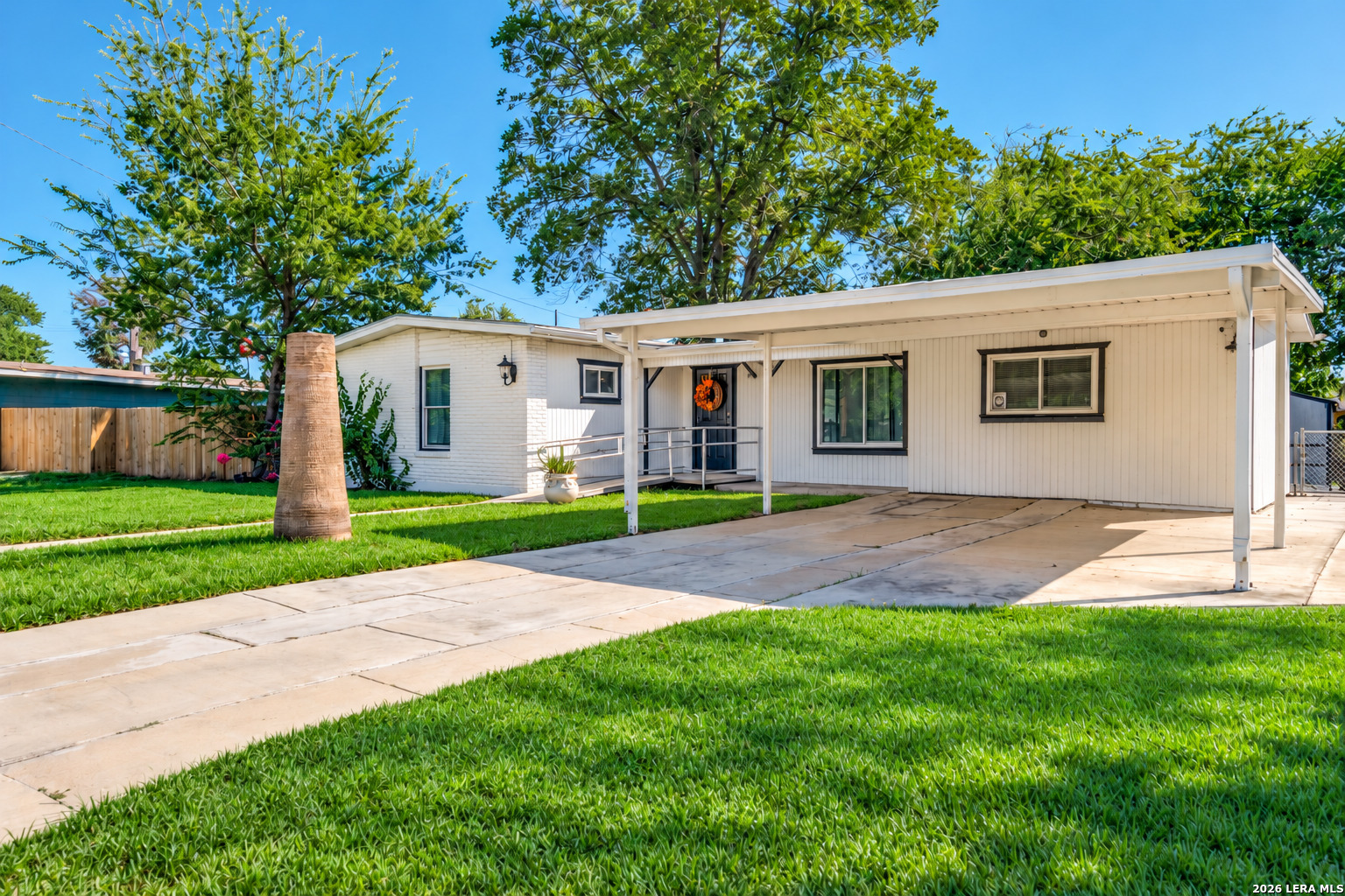 4330 SILVER LAKE DR, San Antonio, TX 78219