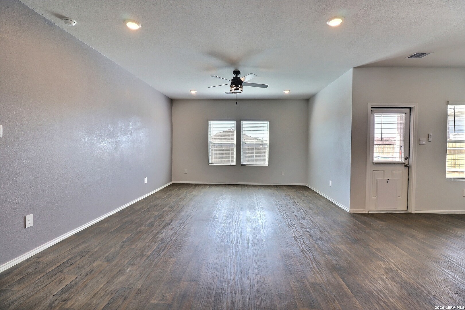 209 N Richland Dr, Lockhart, TX 78644