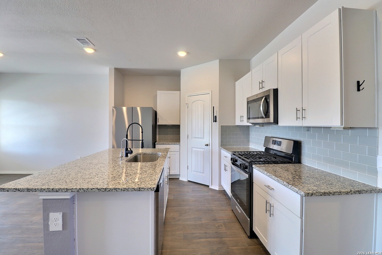 209 N Richland Dr, Lockhart, TX 78644