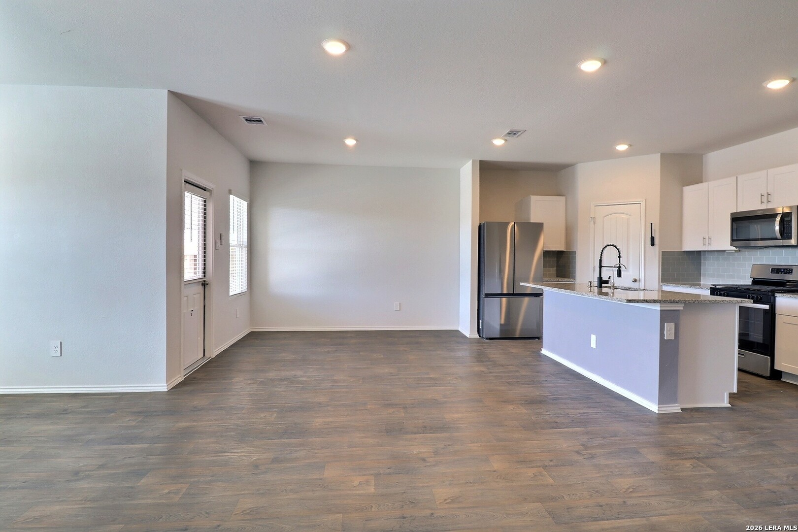 209 N Richland Dr, Lockhart, TX 78644