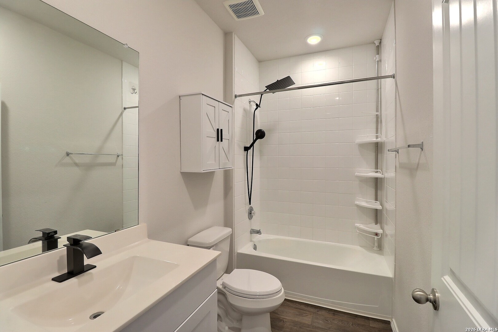 209 N Richland Dr, Lockhart, TX 78644