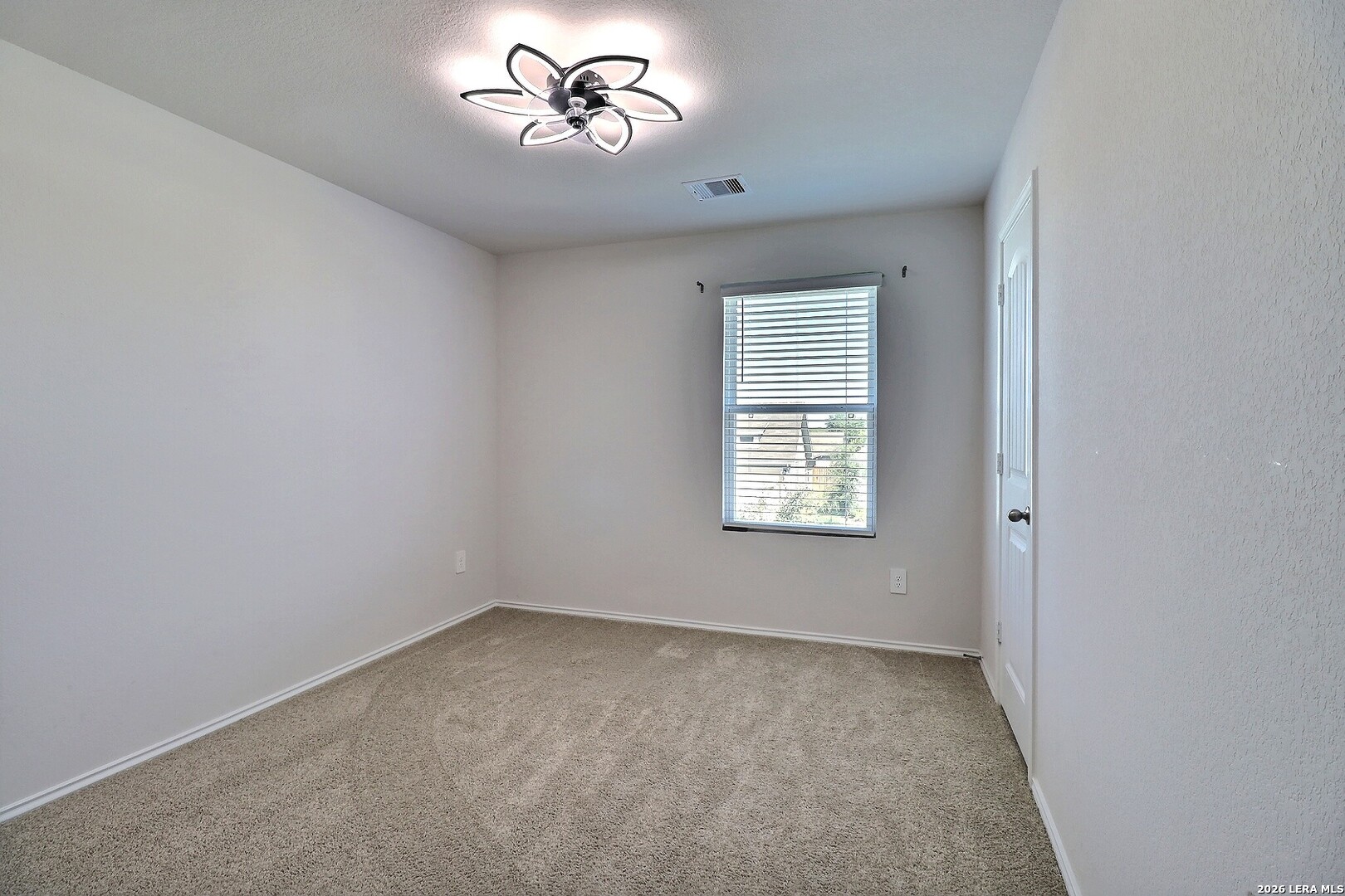 209 N Richland Dr, Lockhart, TX 78644