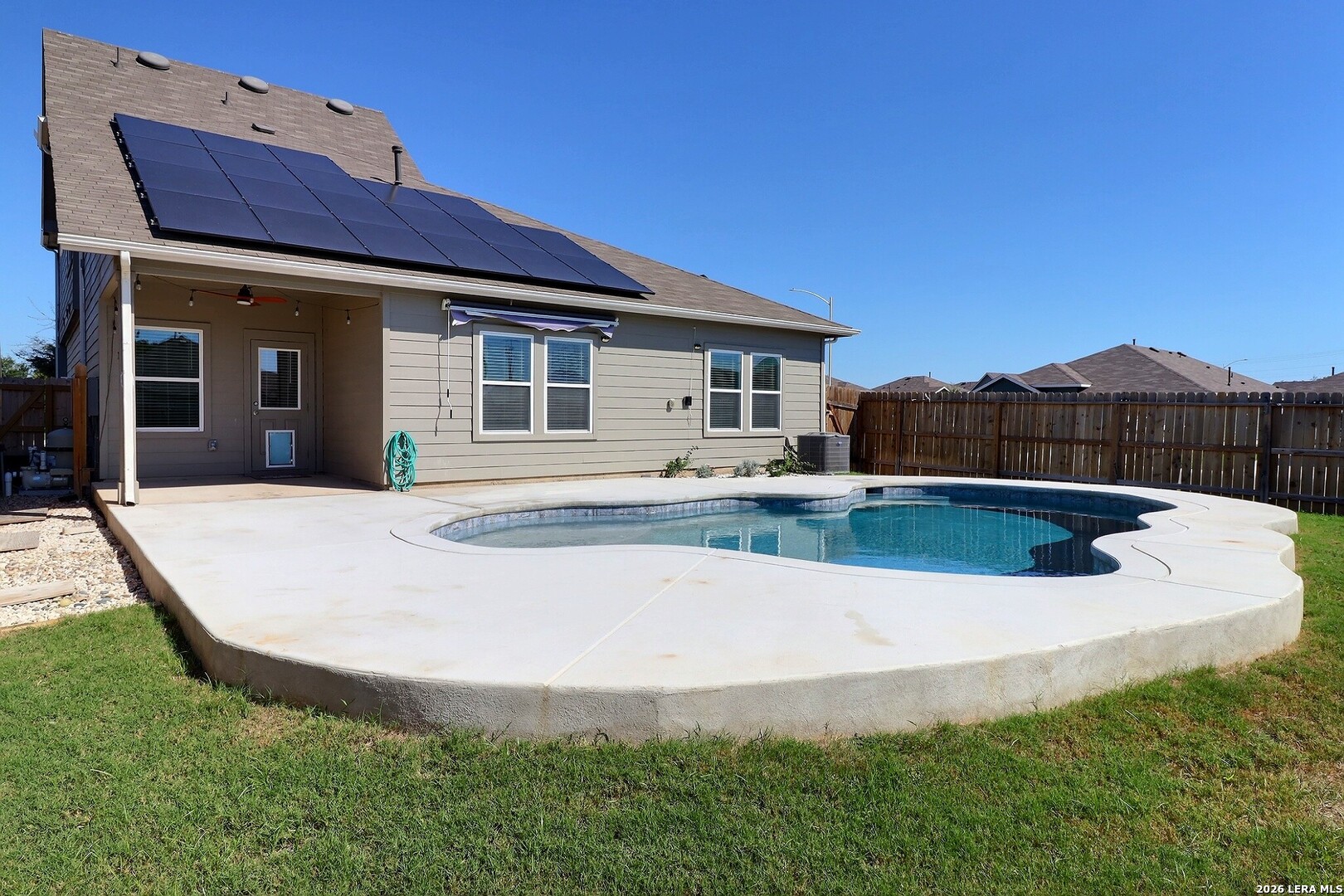 209 N Richland Dr, Lockhart, TX 78644