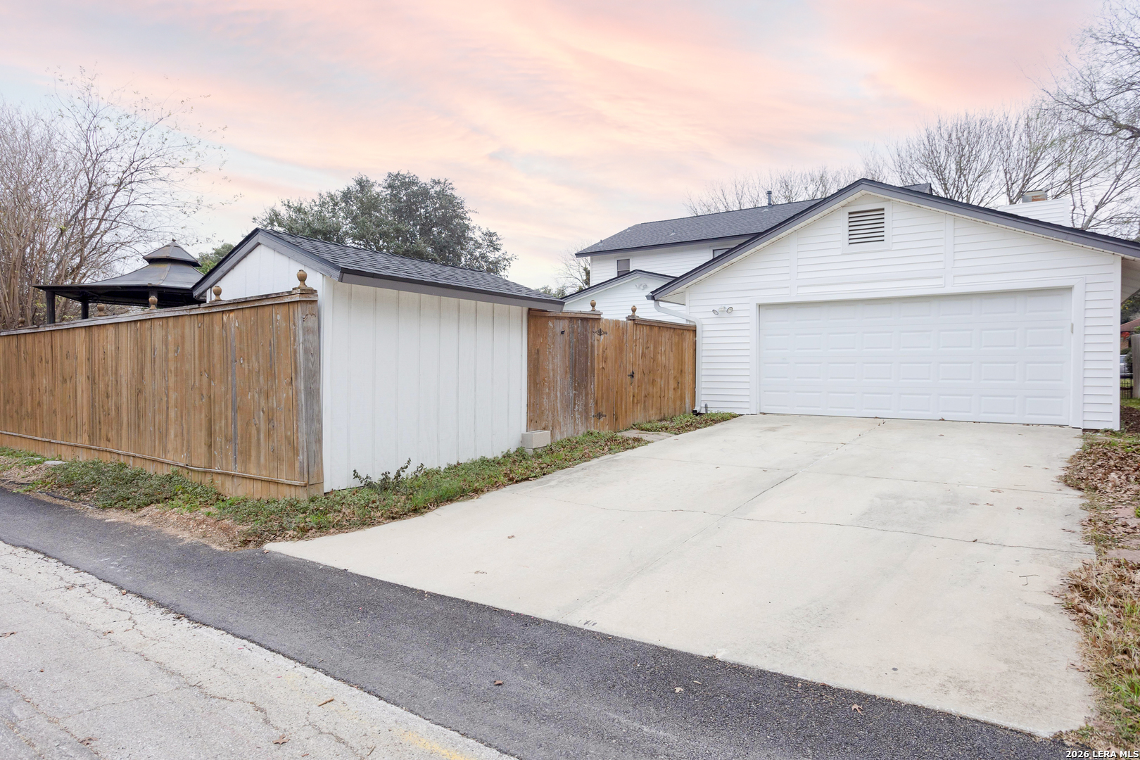 13718 PEBBLE POINT DR, San Antonio, TX 78231